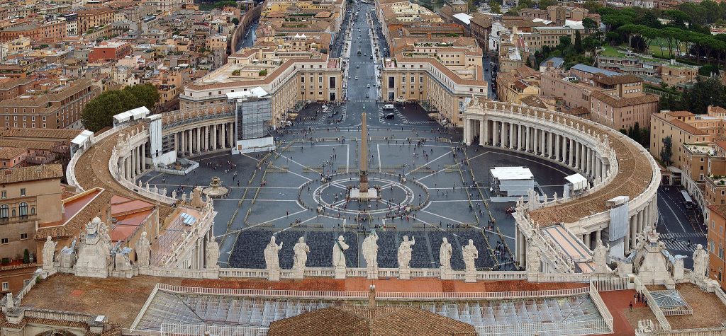 The obelisk in St. Peter Square in Vatican City was erected in 1586. Photo: Staselnik