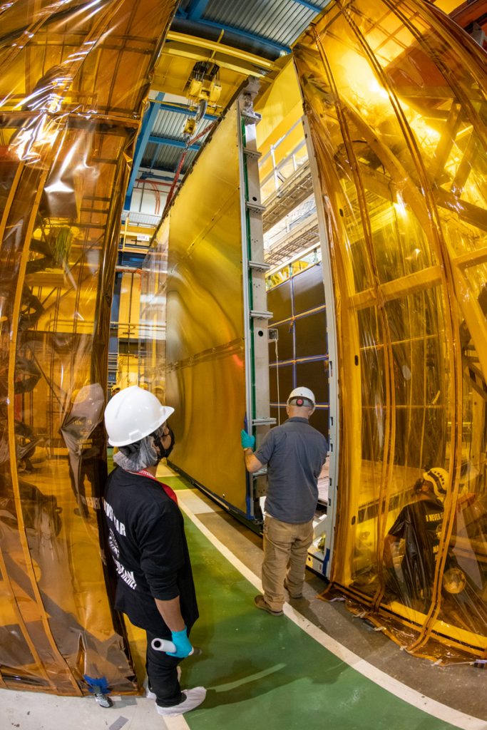 SBND Scientists Complete Assembly Of Large Neutrino Detection System