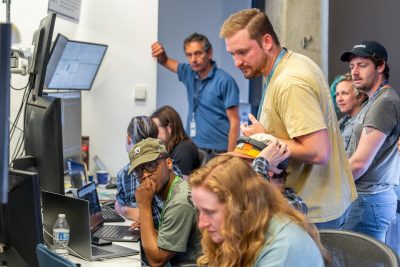 Fermilab 2x2 detector operations center