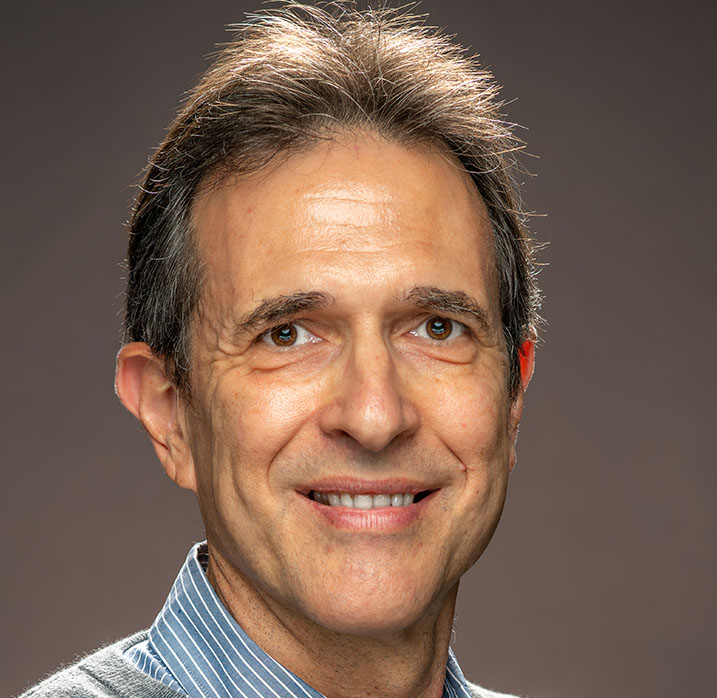 Victor Daniel Elvira — APS Forum on International Physics Fellowship